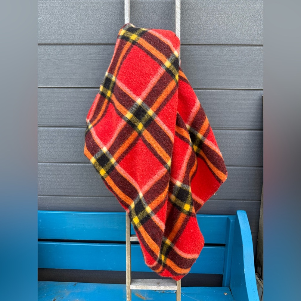 VINTAGE SCOTTISH  100% WOOL TARTAN BLANKET